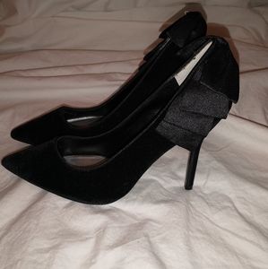 Nina Velvet Bow Heel Pumps 4" High Size 8M